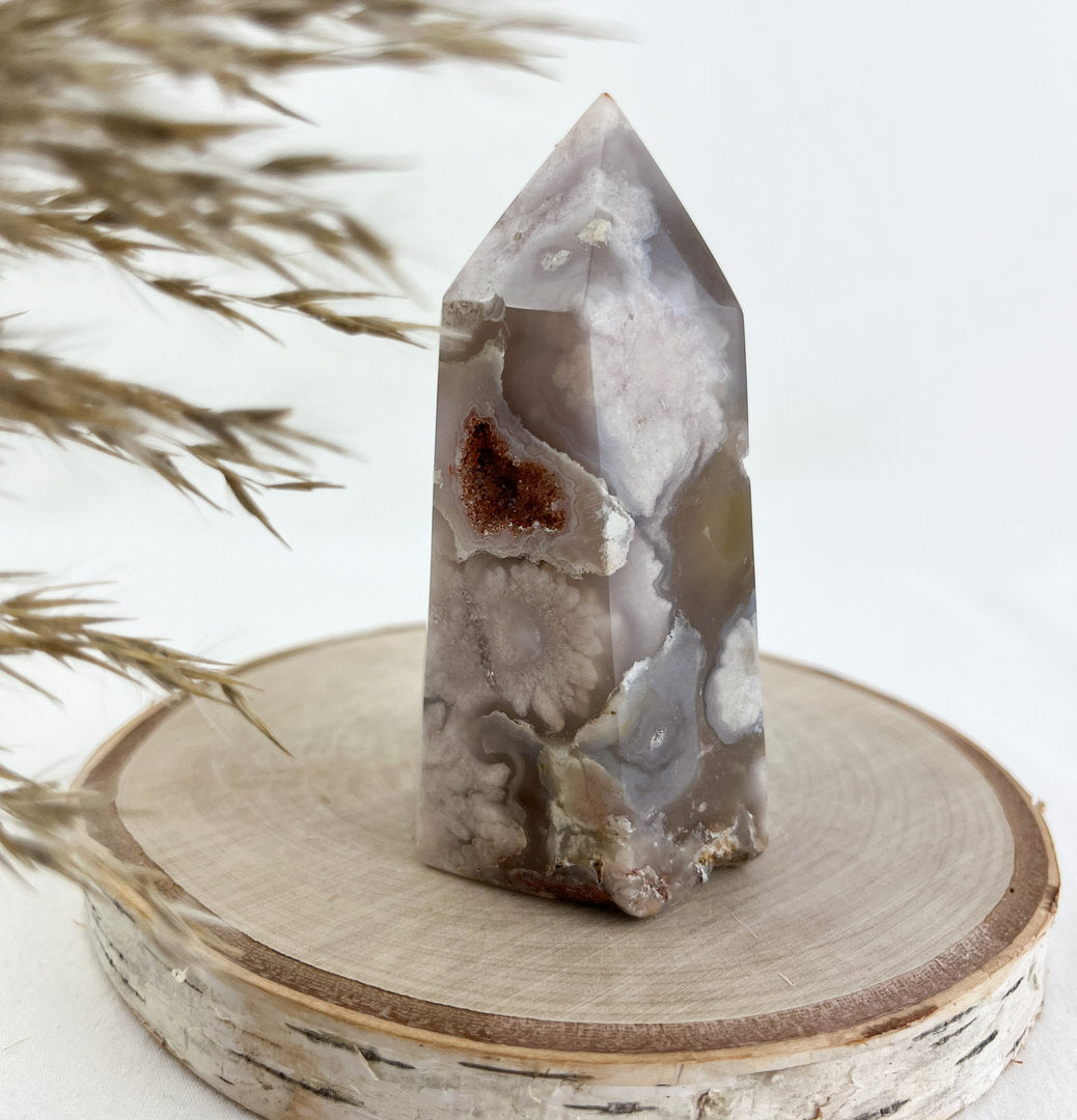 Kirschblüten Chalcedon Spitze druzy