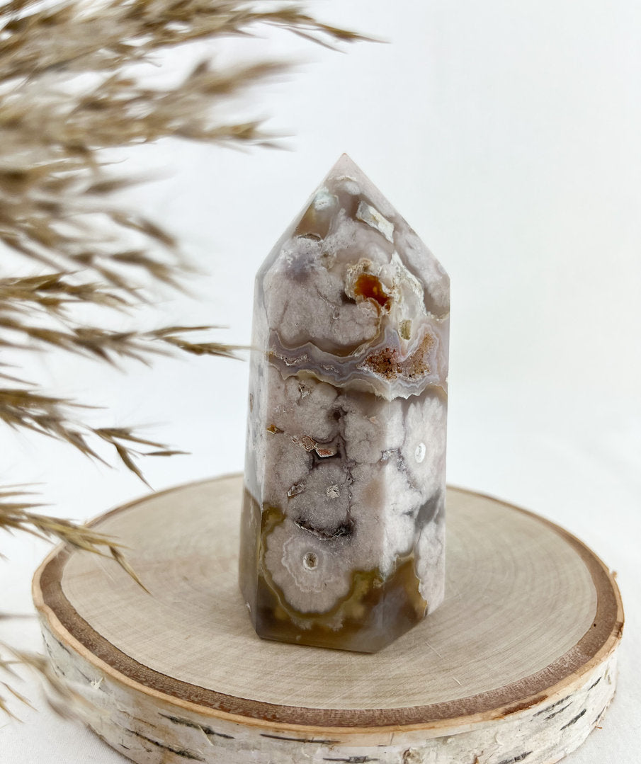Kirschblüten Chalcedon Spitze druzy