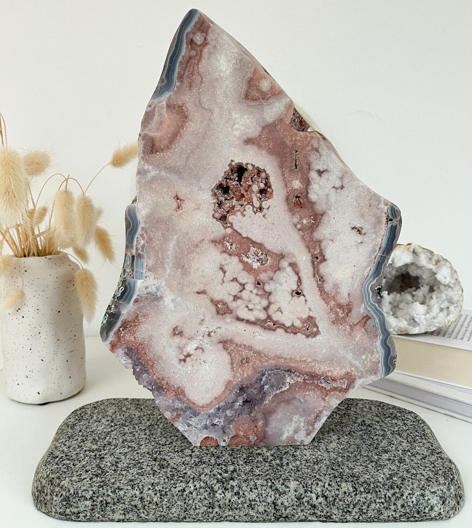Rosa Amethyst Platte auf Granit Sockel Unikat - XL