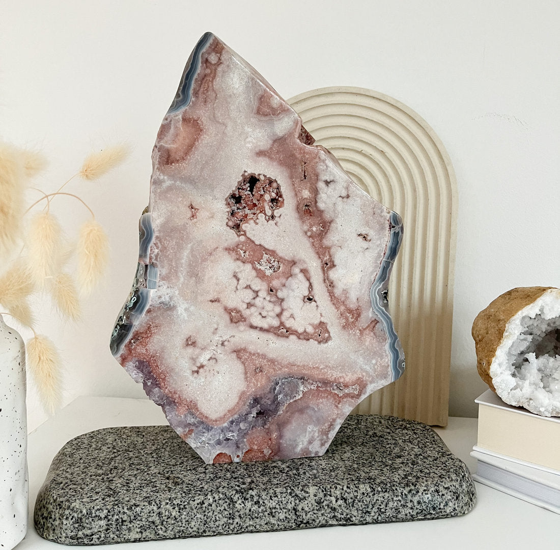 Rosa Amethyst Platte auf Granit Sockel Unikat - XL