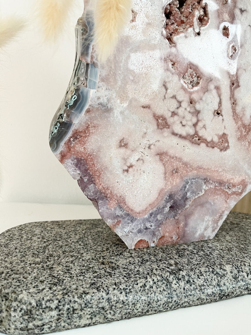 Rosa Amethyst Platte auf Granit Sockel Unikat - XL