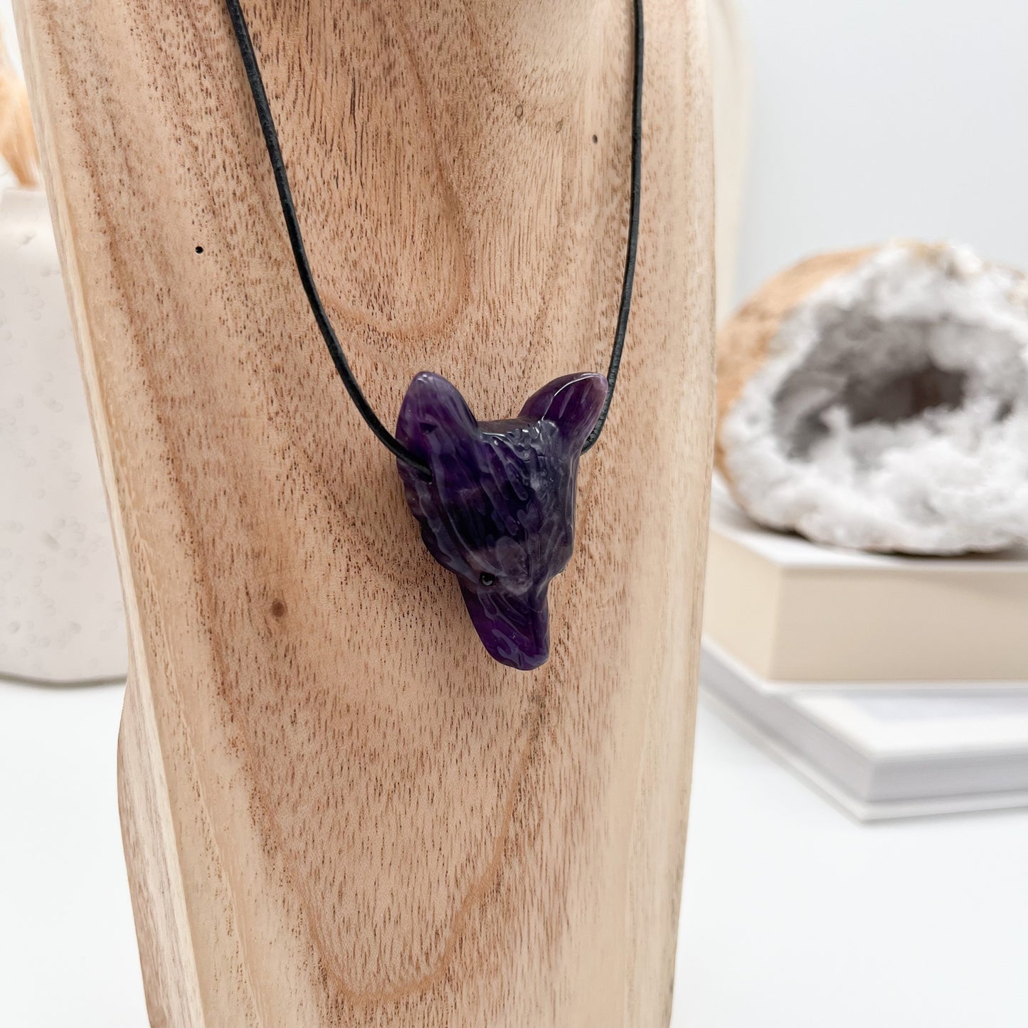 Amethyst Wolfskopf Anhänger mit Lederkette