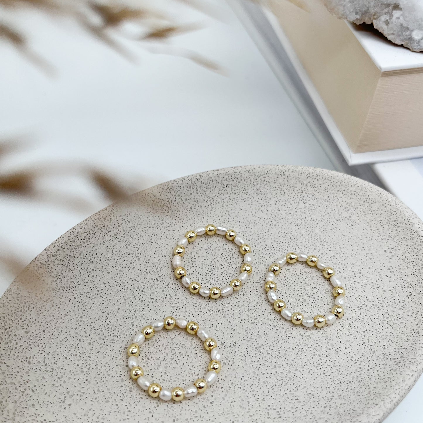 Süßwasser Perle Ring mit goldfarbenen Elementen ☾ HANDMADE