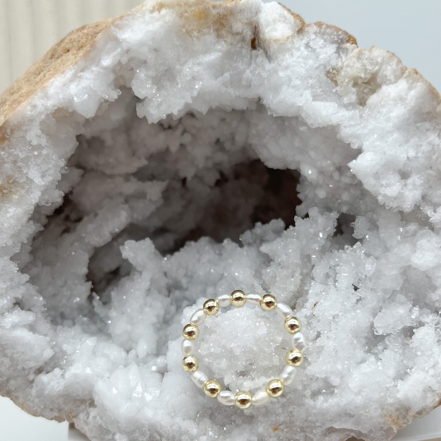 Süßwasser Perle Ring mit goldfarbenen Elementen ☾ HANDMADE
