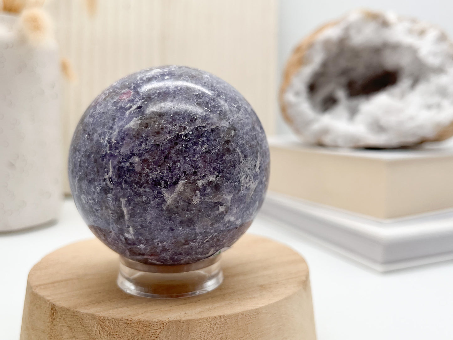 Lepidolith mit rosa Turmalin (Rubellit) Kugel