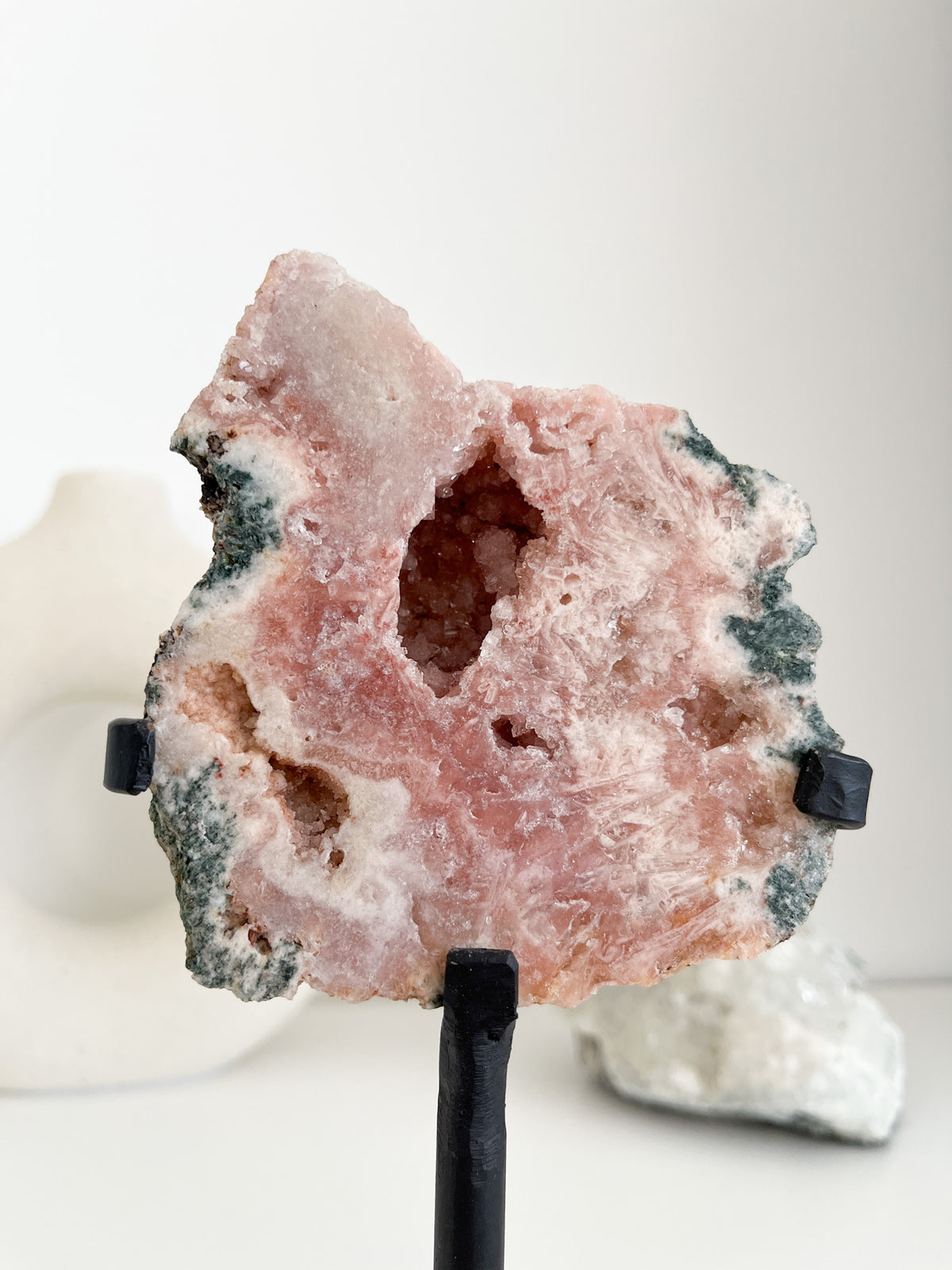 Schöner druzy Rosa 🩷Amethyst auf Ständer