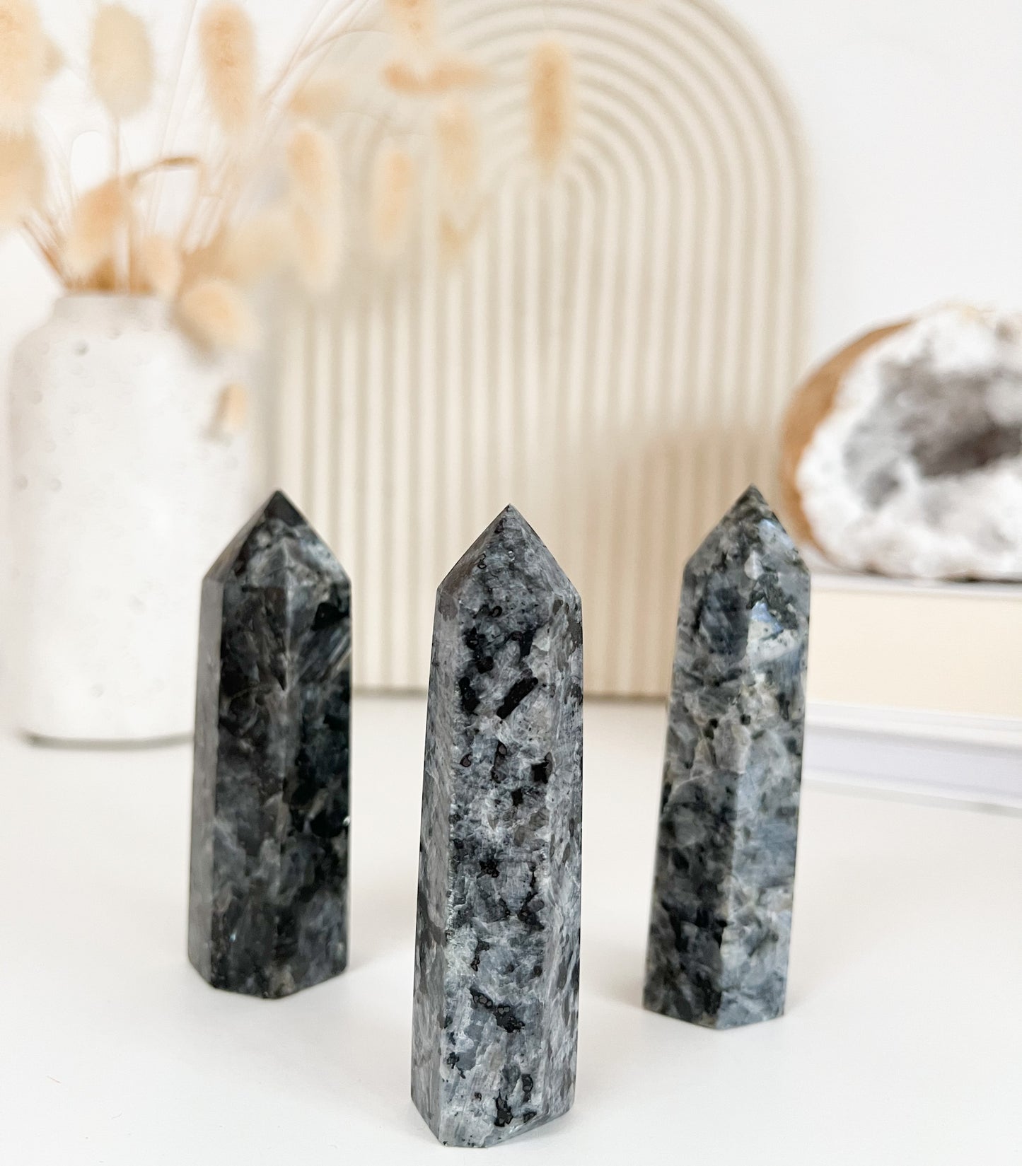 Larvikit Spitze, unterstützt den 💫Neuanfang u. vertreibt negative 🛡️⚡Energien