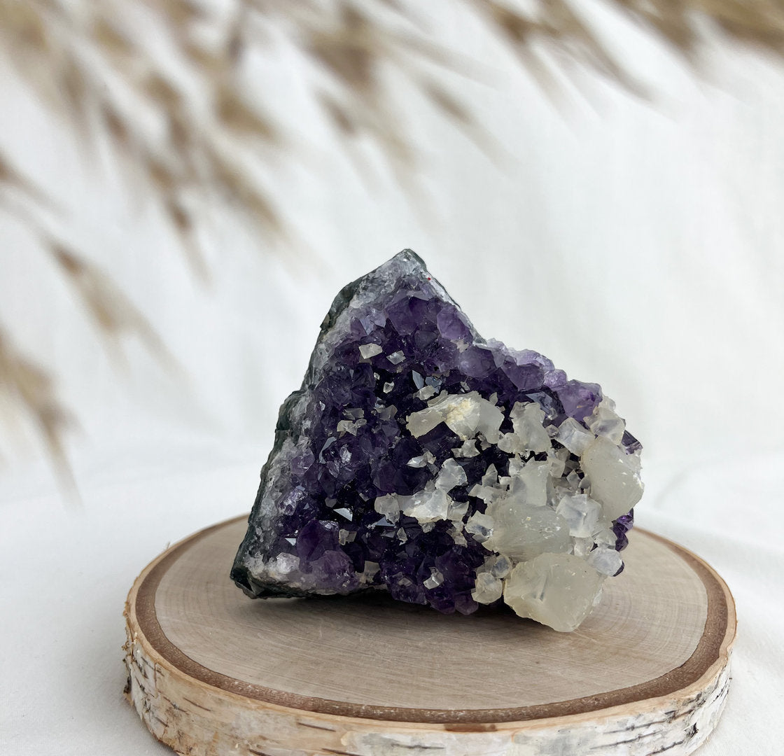 Amethyst Drusenstück mit Calcit