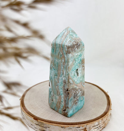 Caribbean Calcite Spitze / Obelisk druzy