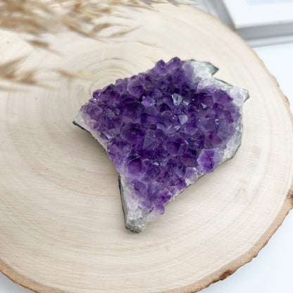 Amethyst Drusenstücke aus Uruguay dunkellila