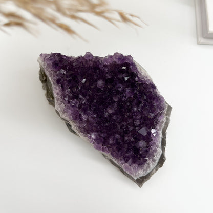 Amethyst Drusenstück aus Uruguay dunkellila