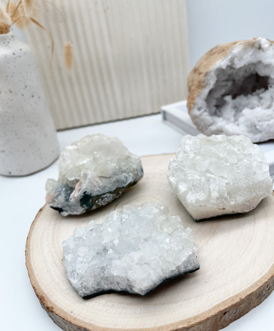 Schöne Apophyllit Stufe, guter🧹Reinigungs- und Schutzstein⚡ für Räume💫