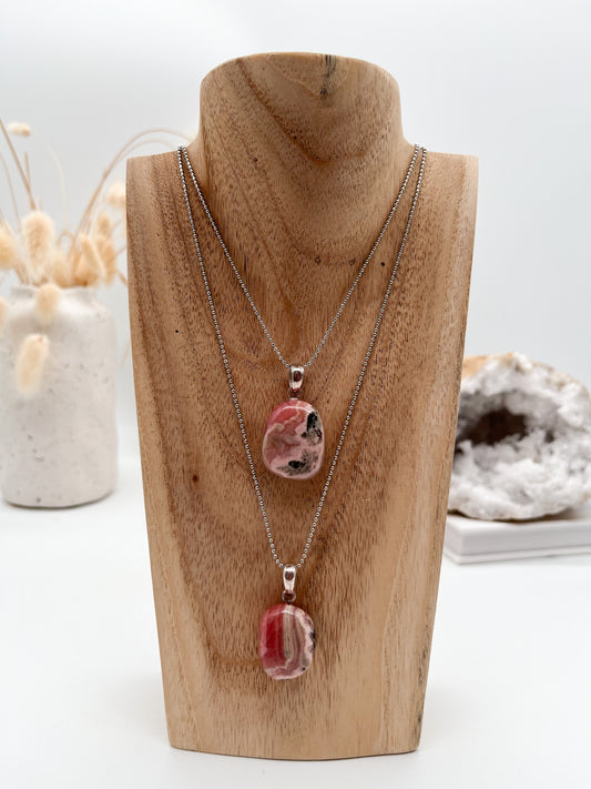 Schöner Rhodochrosit 🩷Anhänger mit silberfarbener Kette, perfekt für das Thema "Inneres Kind"💫