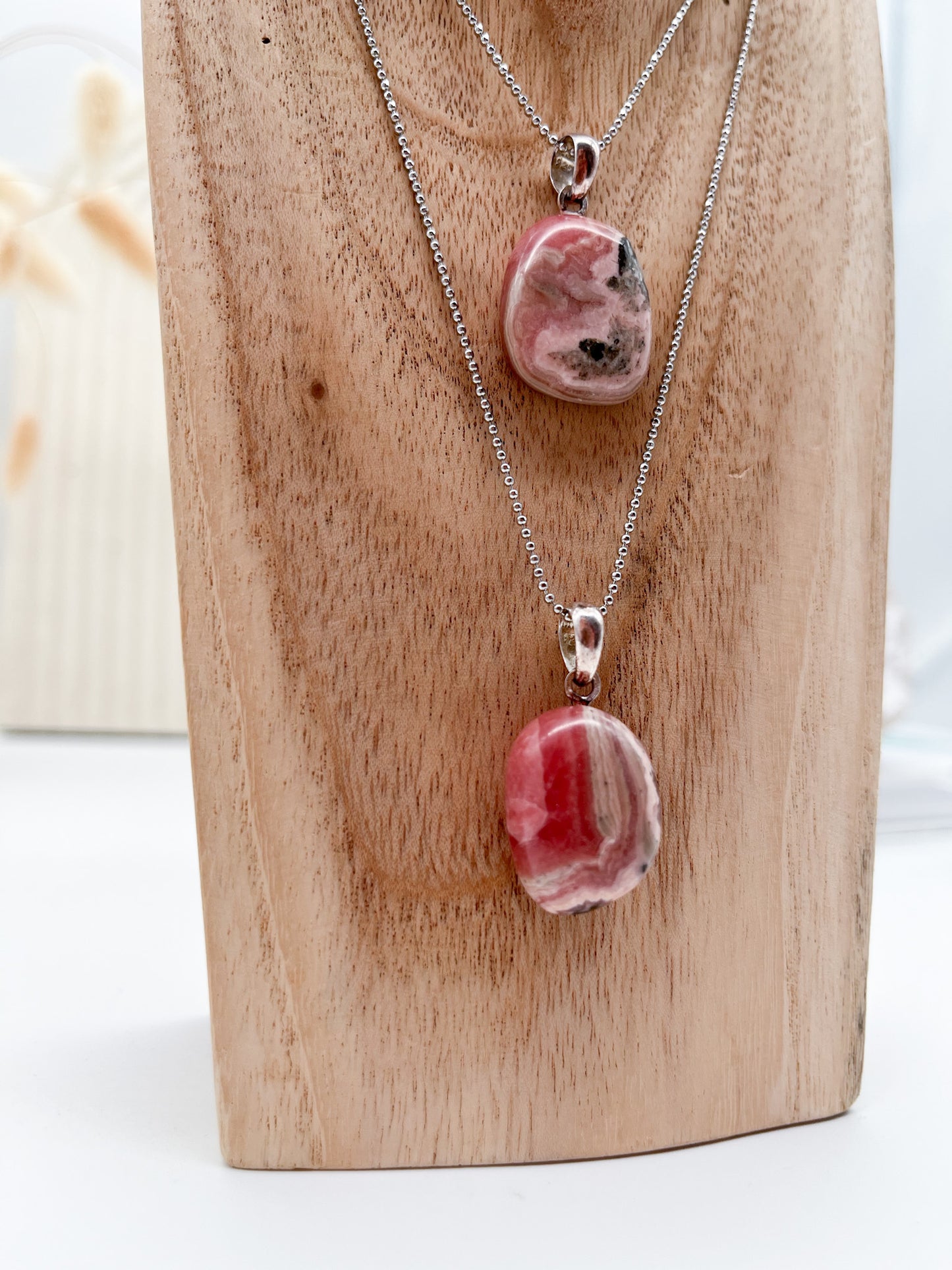 Schöner Rhodochrosit 🩷Anhänger mit silberfarbener Kette, perfekt für das Thema "Inneres Kind"💫
