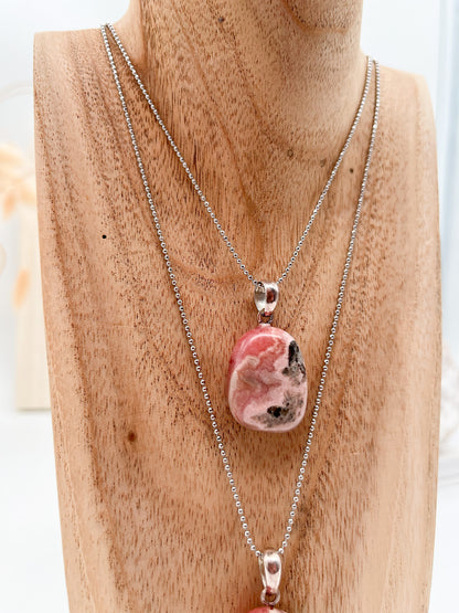 Schöner Rhodochrosit 🩷Anhänger mit silberfarbener Kette, perfekt für das Thema "Inneres Kind"💫