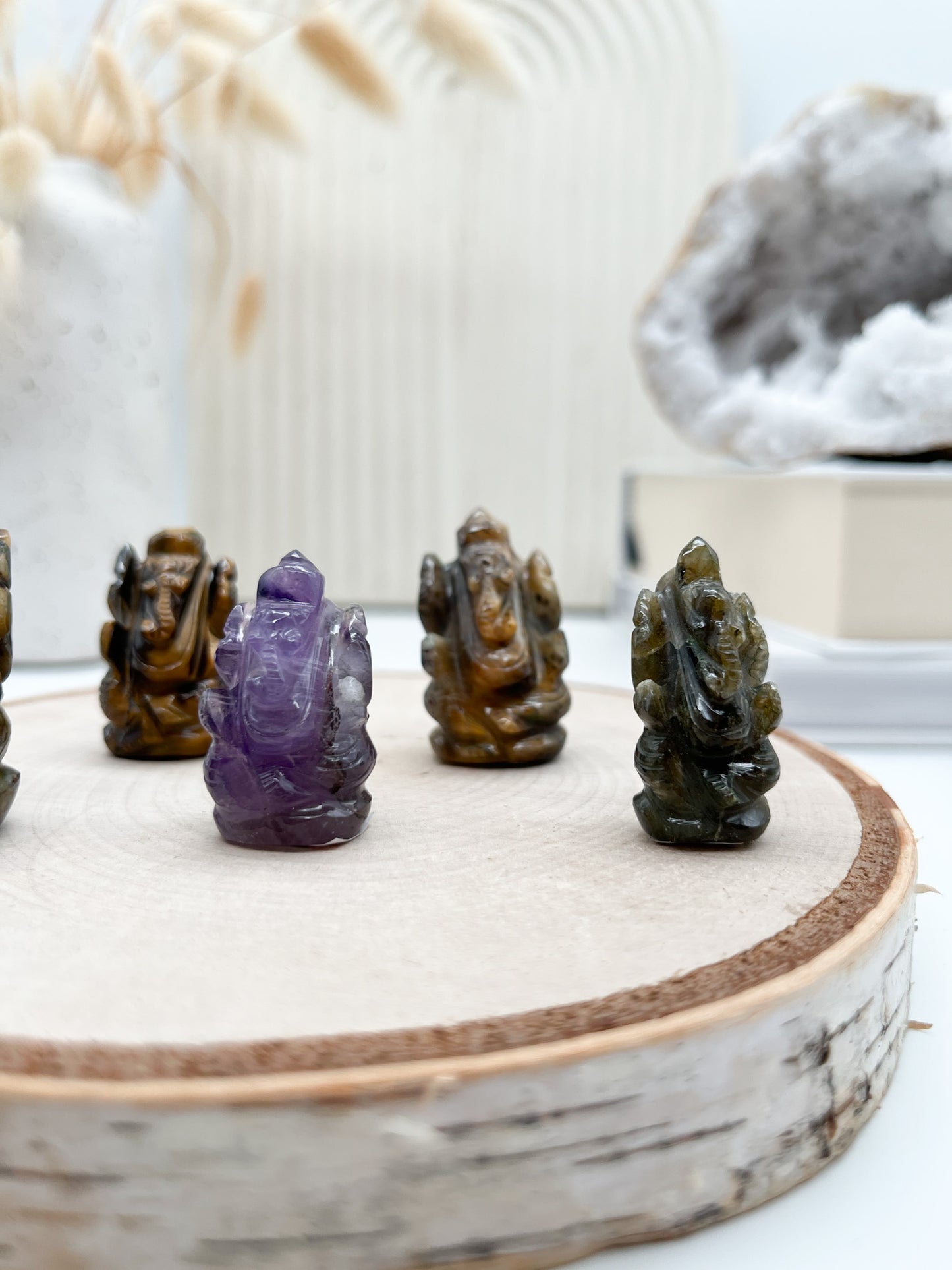 Schöne Ganesha Gravur, verschiedene Steinsorten