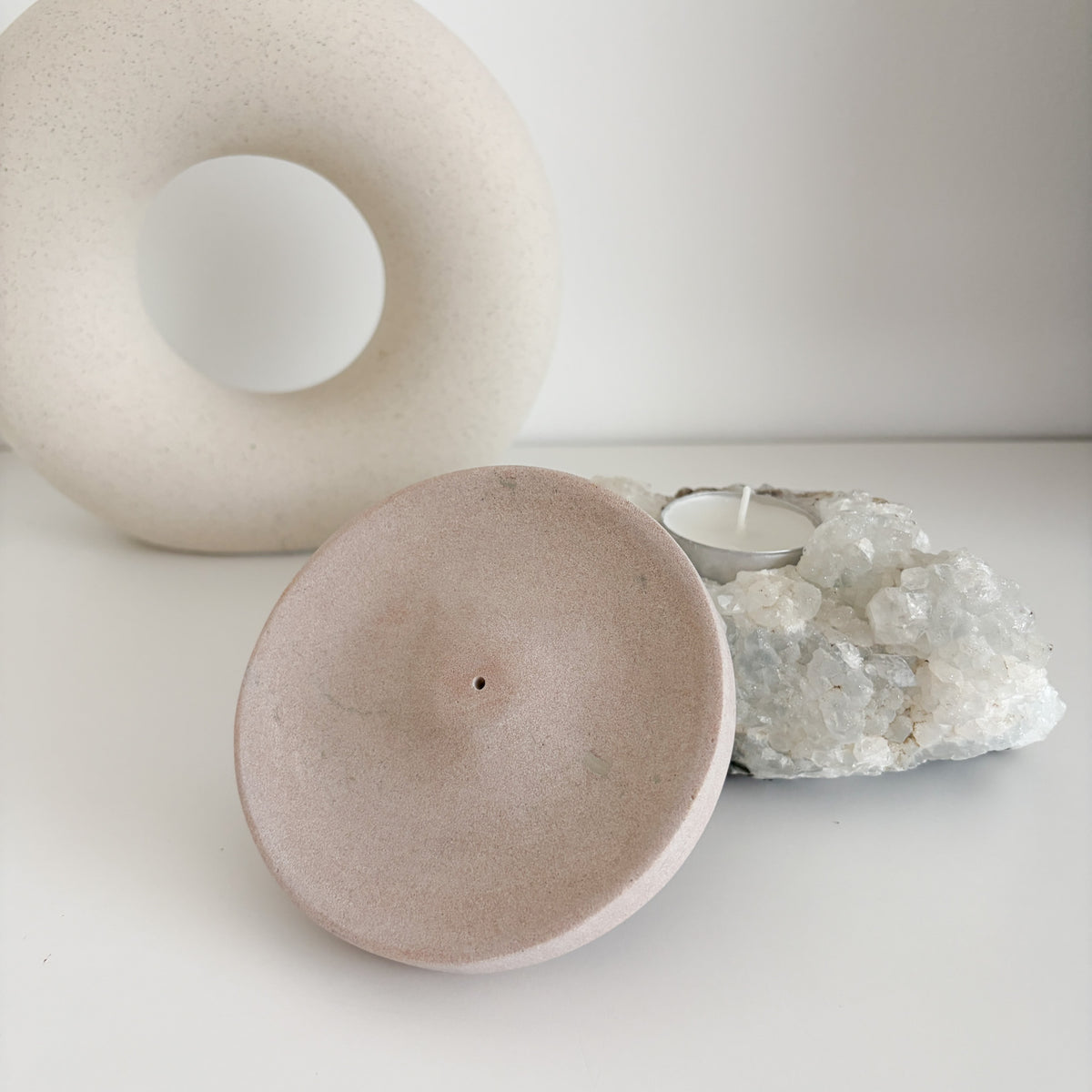 Räucherstäbchenhalter aus rosa Sandstein