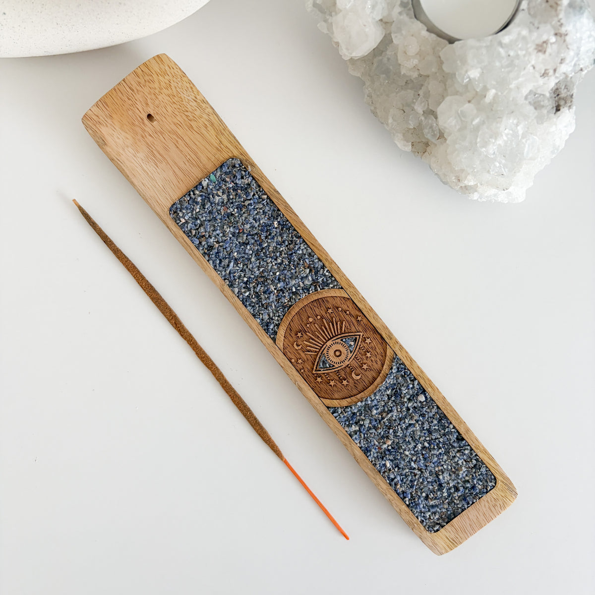 Schöner Räucherstäbchenhalter aus Mangoholz mit 💙Sodalith Edelsteinsplittern