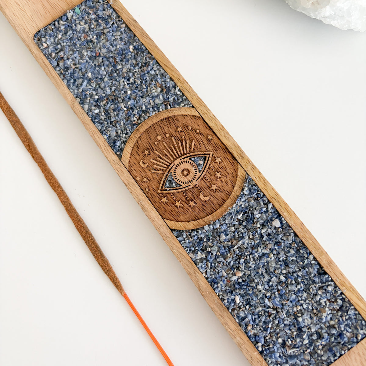 Schöner Räucherstäbchenhalter aus Mangoholz mit 💙Sodalith Edelsteinsplittern
