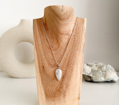 Weißer Labradorit Anhänger 💫 Neuanfang & weibliche Ausstrahlung