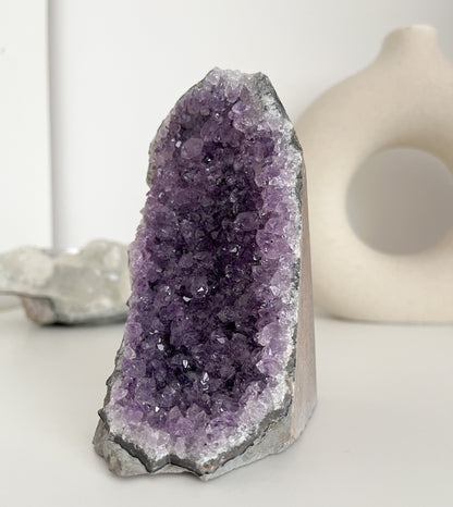 Schöne Amethyst 💜Free Form, fördert eine gute 🏡Raumenergie 💫
