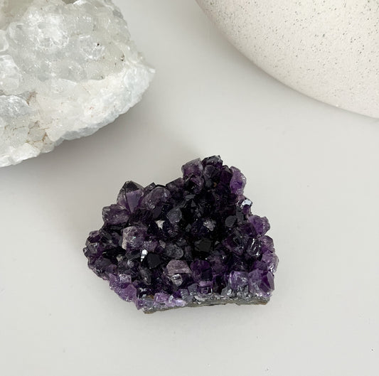 Schöne, dunkellila Amethyst 💜Stufe aus Uruguay