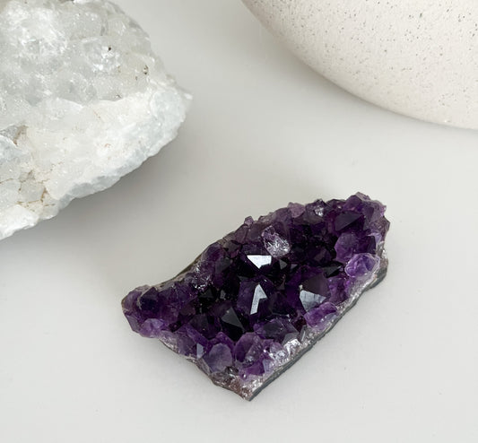 Schöne, dunkellila Amethyst 💜Stufe aus Uruguay