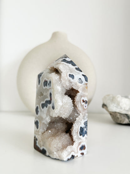 Wunderschöner, druzy Achat Turm 💫