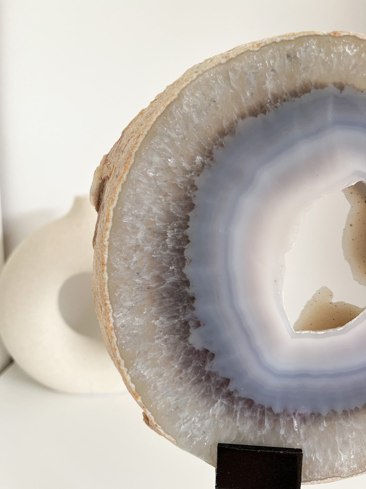 Sehr schöne "druzy" Achat Scheibe auf Ständer